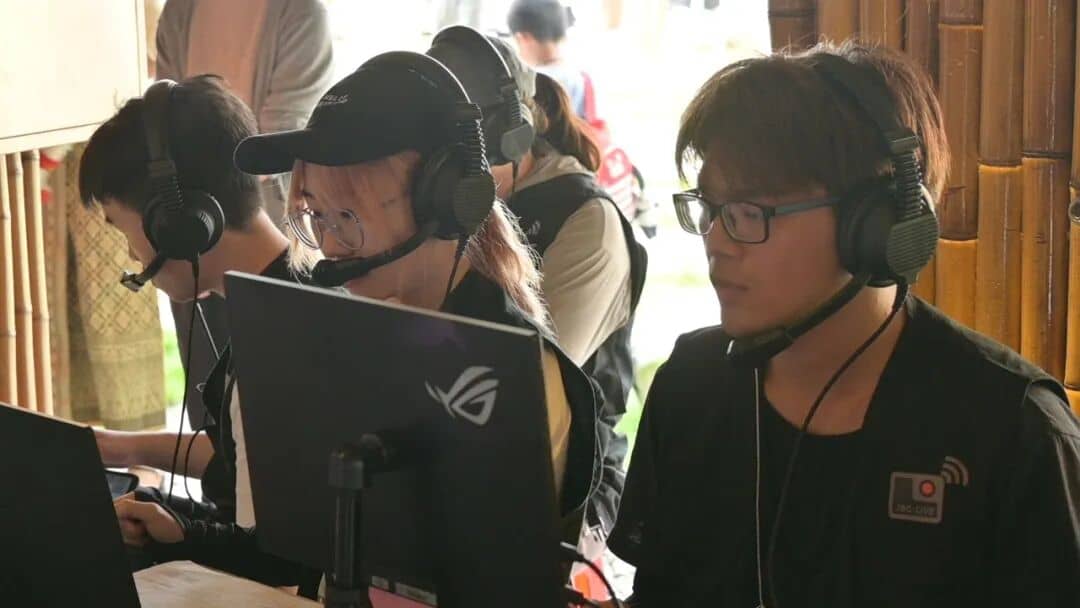 XinChuan Studio director, assistant director, and technical lead working at the livestream site